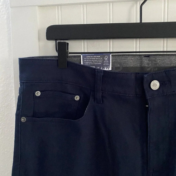 IZOD Men’s Ultraflex Regular Fit Knit Denim Stretch 5 Pocket Jeans, Blue, 36X32 - Picture 3 of 11